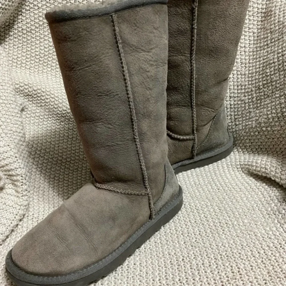 UGG taupe greyish